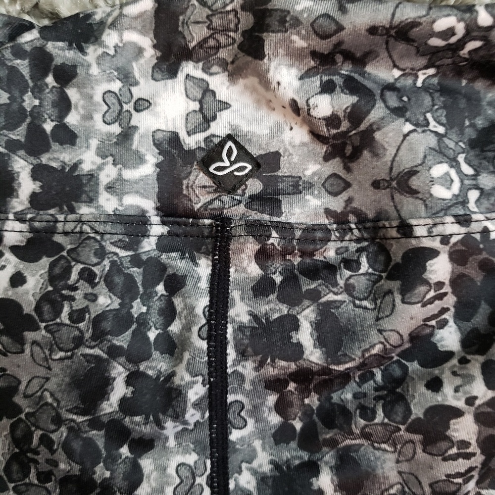 PrAna Hydrobloom Capri Leggings Size Medium - Picture 6 of 7